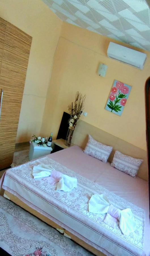 Rose & Water Guest House Pavel Banya Εξωτερικό φωτογραφία