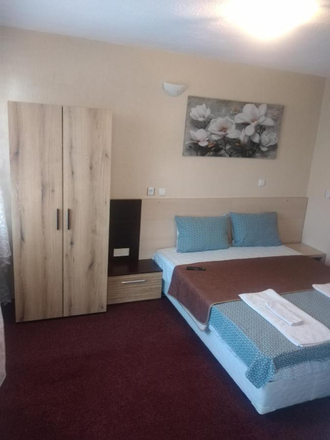 Rose & Water Guest House Pavel Banya Εξωτερικό φωτογραφία