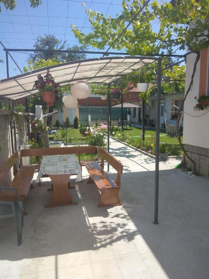 Rose & Water Guest House Pavel Banya Εξωτερικό φωτογραφία